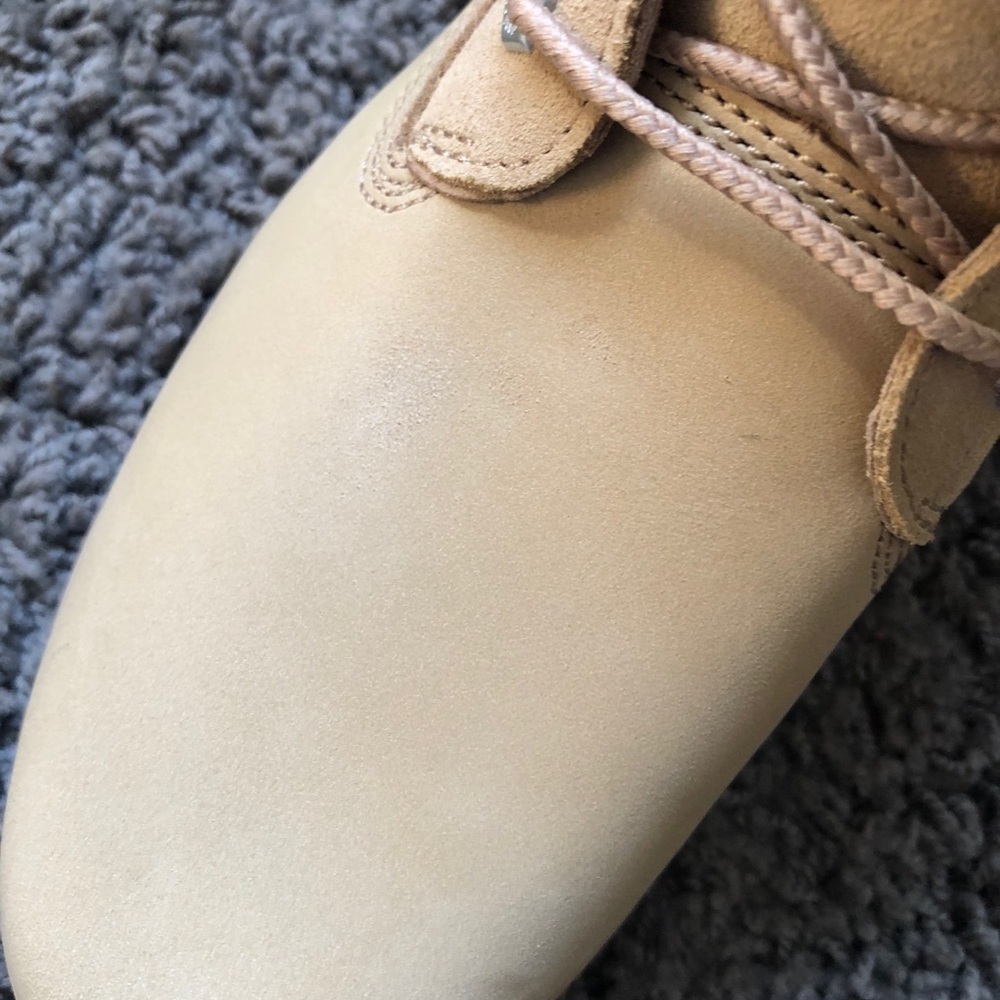 NIB  Timberlands beige fold over boots - Picture 8 of 8